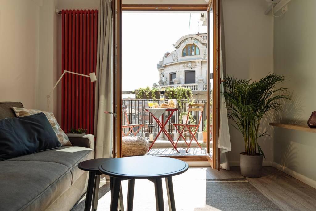 Апартаменты Sunny 2Br Flat - Old Town View Бухарест Экстерьер фото