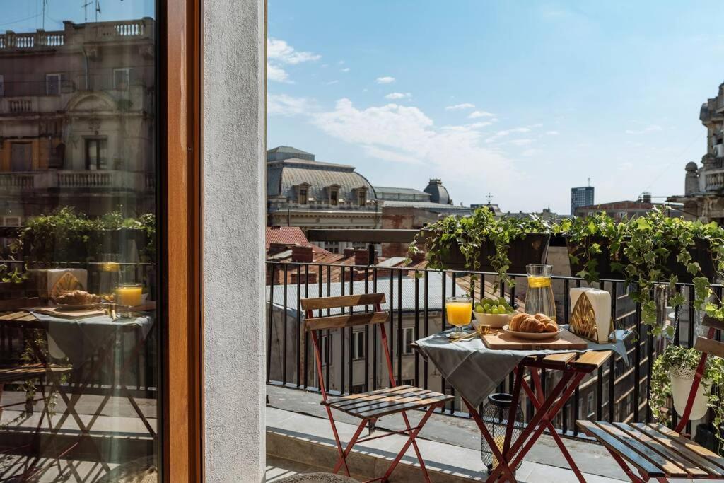 Апартаменты Sunny 2Br Flat - Old Town View Бухарест Экстерьер фото