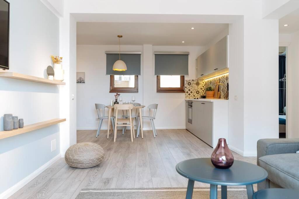 Апартаменты Sunny 2Br Flat - Old Town View Бухарест Экстерьер фото