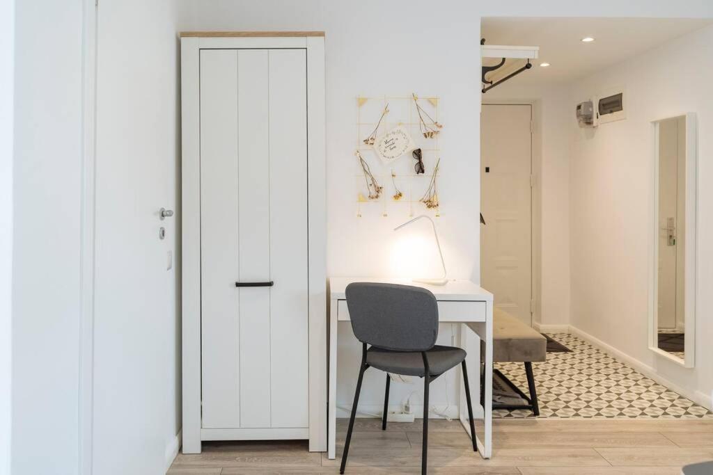 Апартаменты Sunny 2Br Flat - Old Town View Бухарест Экстерьер фото