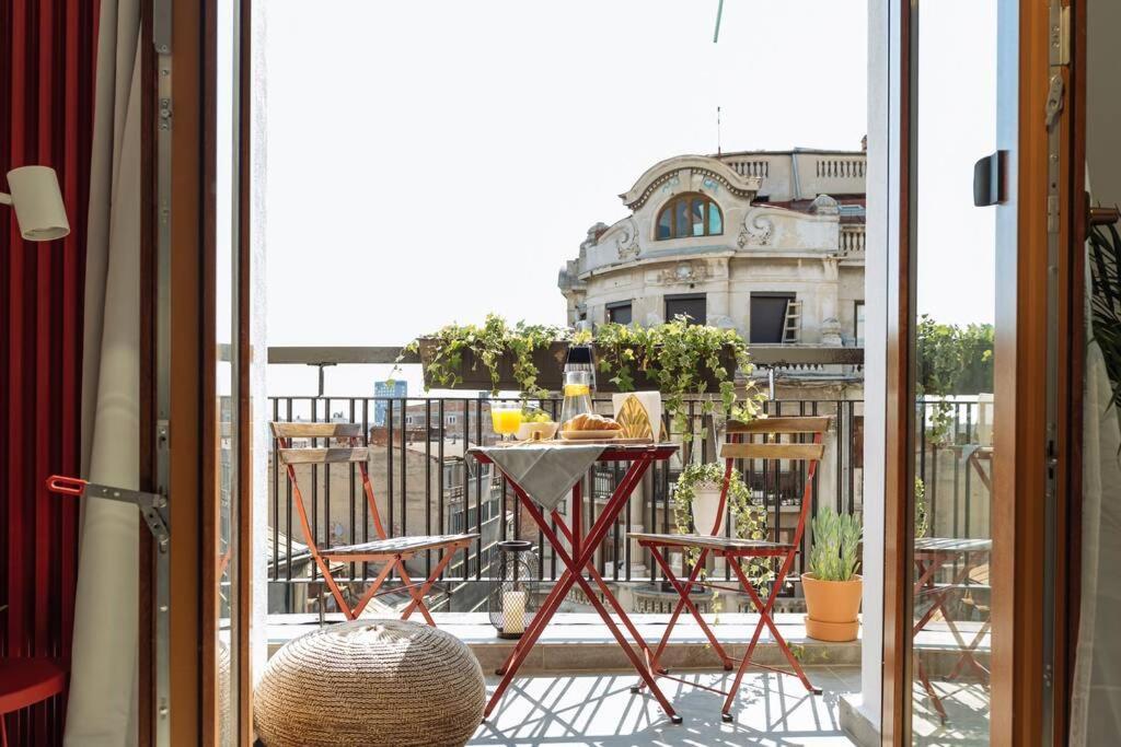 Апартаменты Sunny 2Br Flat - Old Town View Бухарест Экстерьер фото