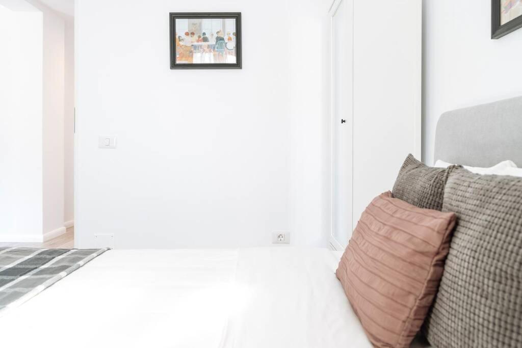 Апартаменты Sunny 2Br Flat - Old Town View Бухарест Экстерьер фото