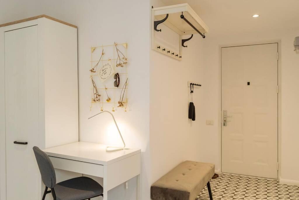 Апартаменты Sunny 2Br Flat - Old Town View Бухарест Экстерьер фото